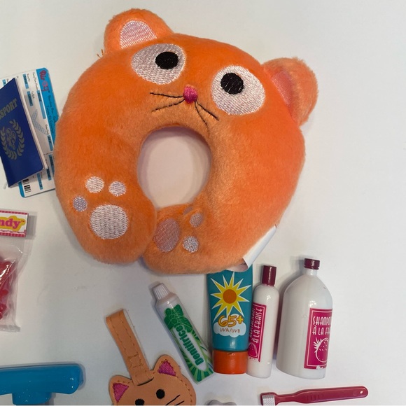 Our Generation Doll Travel Set NWOT Suit Case and Accessories - Picture 2 of 7